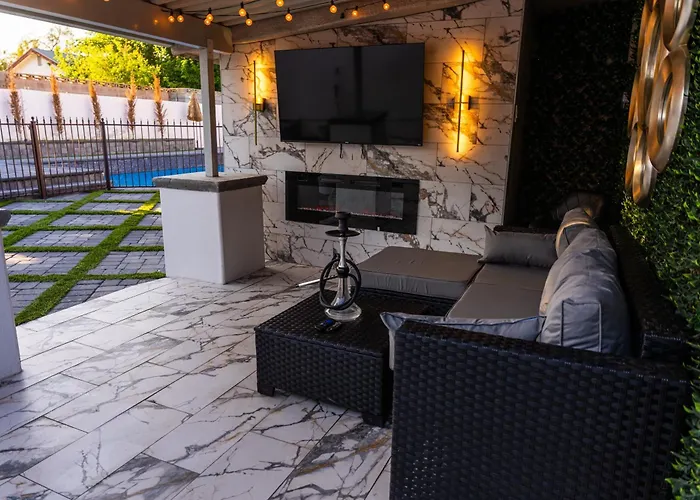 Beautiful And Cozy Family House Pool And Barbecue